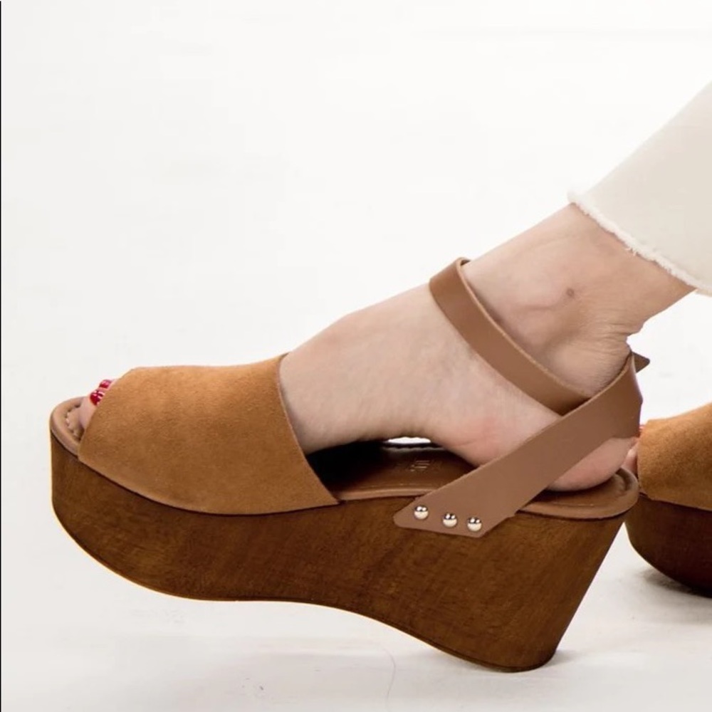 Seychelles made in Italy wedge sandals. VGUC. Size 7